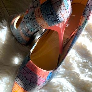 Adorable shoes in pretty colors.